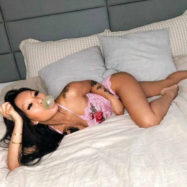 Asa Akira Bedroom Lingerie Posing Set Onlyfans Leaked - Usa on fanspics.com