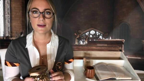 Miss Cassi ASMR - Harry Potter Cosplay on fanspics.com