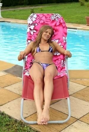 PrettySara Kay removing her bikini to show her naughty bits & toy poolside on fanspics.com