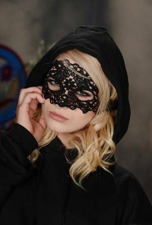 Masked blonde teen Aubrey Gold posing perfectly toned body in lingerie on fanspics.com