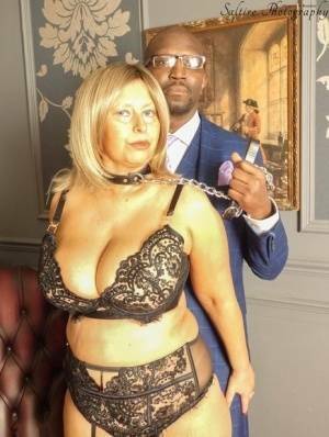 Overweight aged blonde Posh Sophia kneels afore her black owner while collared on fanspics.com