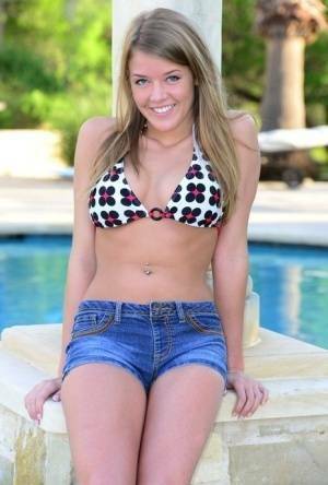 Cute teen Sophia Wood drops her shorts by the pool to toy with a vibrator on fanspics.com