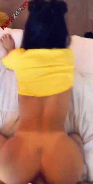 Mia Screams hard fucked on bed snapchat premium xxx porn videos on fanspics.com