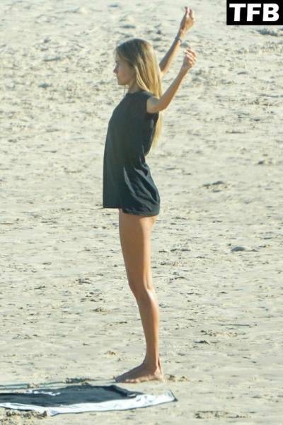 Isabel Lucas is Pictured with Her Boyfriend at Beach in Byron Bay on fanspics.com