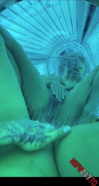 Dakota James Mirror on the bottom of the tanning bed !! Had to play with my pussy it was so hot snapchat premium 2020/10/24 porn videos on fanspics.com