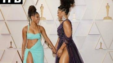 Halle Bailey & Chloe Bailey Pose on the Red Carpet at the 94th Annual Academy Awards on fanspics.com