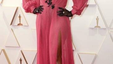 Serena Williams Poses on the Red Carpet at the 94th Annual Academy Awards on fanspics.com