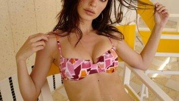 Emily Ratajkowski Looks Hot in a Tiny Bikini on fanspics.com