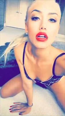 Gwen Singer blue dildo masturbating + red lips xxx porn videos on fanspics.com