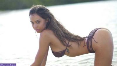 Alexis Ren hot in Sports Illustrated Swimsuit 2018 on fanspics.com