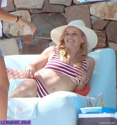  Celebrity Actress Reese Witherspoon Underboobs And Bikini Pictures on fanspics.com