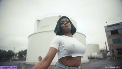  Azealia Banks Pokies And Looking Hot In Music Clip Anna Wintour (2018) on fanspics.com