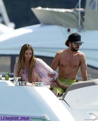  Heidi Klum Caught Grabbing Boyfriend’s Cock On A Yacht on fanspics.com
