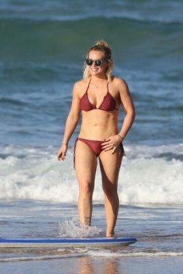 Hilary Duff Bikini Beach Candid Set Leaked - Usa on fanspics.com