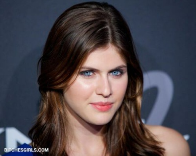 Alexandra Daddario Nudes - Nipple & Pussy Slips on fanspics.com