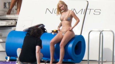 Iggy Azalea showing her big ass on the beach on fanspics.com