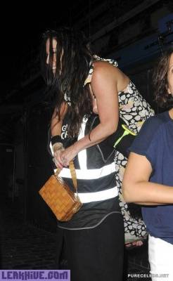  English Actress Jessie Wallace Flashing Her Nipple On Public - Britain on fanspics.com