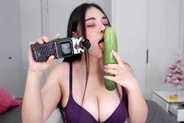 ASMR Wan Cucumber Licking Video Leaked on fanspics.com