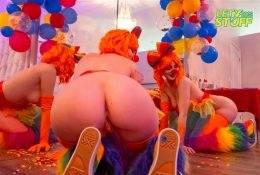 Lety Does Stuff Nudes Clowns Around  on fanspics.com