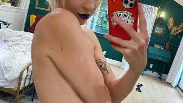 Gabbie Hanna Flashes Her Nude Tits on fanspics.com