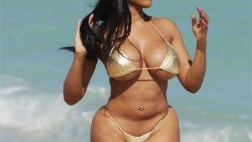 Porn Star Moriah Mills Showed Big Ass & Tits In Bikini ! on fanspics.com