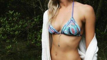Lindsey Bell Bikini Pictures with Nipple Pokies (9 pics) on fanspics.com
