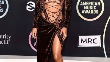 Halle Bailey Shows Off Her Sexy Tits at the American Music Awards - Usa on fanspics.com