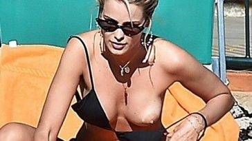 Yasmin Brunet Nude Tits Slipped Out of Bikini ! on fanspics.com