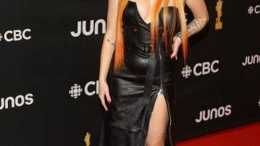 Avril Lavigne Flaunts Her Tits at the 51st Annual JUNO Awards on fanspics.com