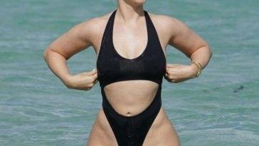 Bianca Elouise and Her Girls Show Off Their Curves in Miami on fanspics.com