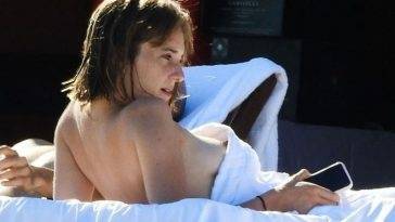 Maya Hawke Strips Off as She Sunbathes at the Beach in Venice (55 Nude & Sexy Photos) on fanspics.com