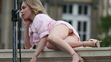 Amanda Seyfried Upskirt on fanspics.com