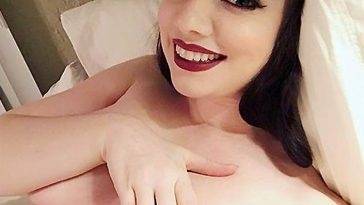Sarah Hunter Nude and Sexy Pics & Porn Video & Sex Scenes 13 on fanspics.com