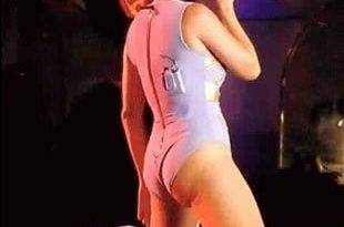 Katy Perry Flexing Her Butt Cheeks In Concert on fanspics.com