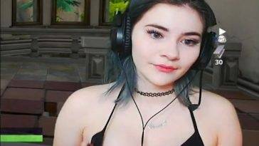 Cloveress ASMR Nipple Tease (1 pic 1 gif) on fanspics.com