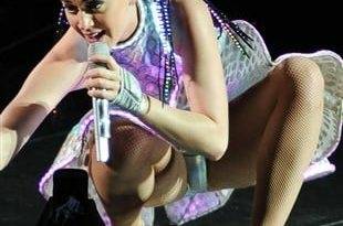 Katy Perry Shows Off Her Enormous Lady Bulge on fanspics.com