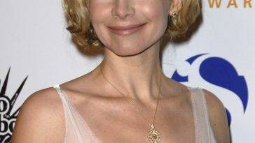 Elizabeth Mitchell Nude & Sexy Collection on fanspics.com