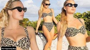 Paris Hilton Looks Hot in a Two-Piece on fanspics.com