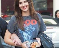 Victoria Justice In Booty Shorts With Fried Chicken on fanspics.com