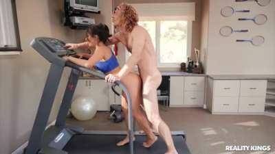 Tru Kait on the treadmill on fanspics.com