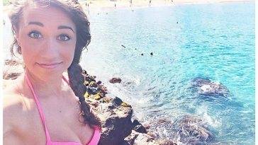 Colleen Ballinger Best Bikini and Cleavage Photos (19 pics) on fanspics.com