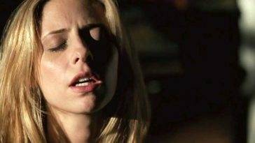 Sarah Michelle Gellar Masturbates in 'Veronika Decides to Die' on fanspics.com