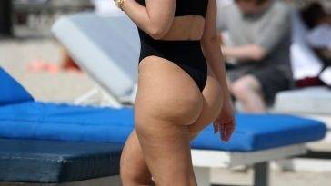 Bianca Elouise Shows Off Her Curves on the Beach in Miami on fanspics.com