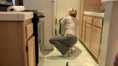 Stepmom is horny and stuck in the oven (2)1 4 on fanspics.com