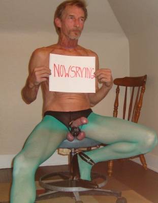 BOB MILGATE EXPOSED WEARING SHEER GREEN PANTYHOSE AND HIGH HEELS on fanspics.com