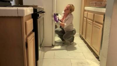 Stepmom is horny and stuck in the oven 1 on fanspics.com