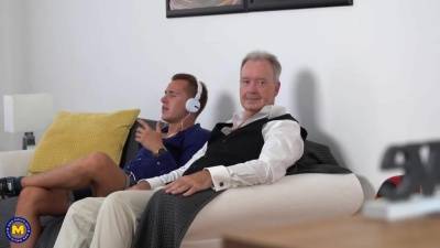 Hermione Ganger - Teeny Hermione getting fucked by her father in law / on fanspics.com
