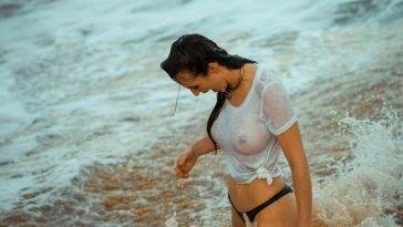 Piper Blush Wet Shirt (44 pics 1 vid) on fanspics.com