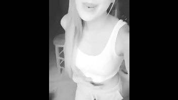 Chloe Scott sings beautifully premium free cam snapchat & manyvids porn videos on fanspics.com