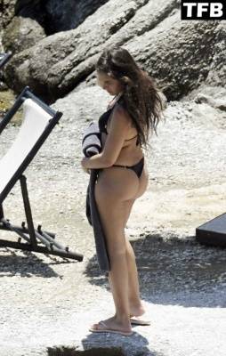 Izabel Pakzad Displays Her Sexy Bikini Body on the Beach on fanspics.com